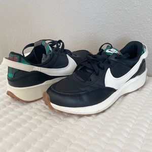 NIKE WAFFLE DEBUT SNEAKER in TARTAN PLAID • Women’s Size 8.5 / Men’s Size 6.5